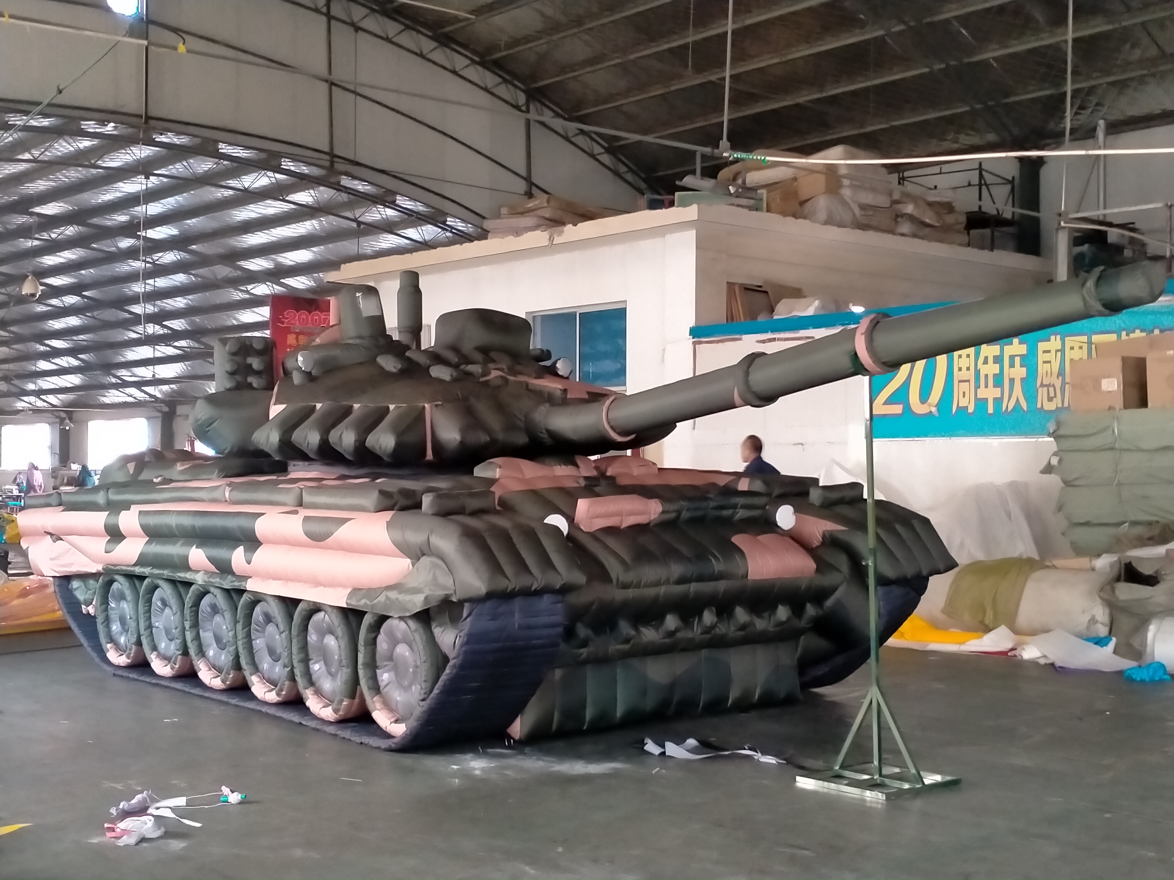 北京充气导弹车：模拟战场战术训练